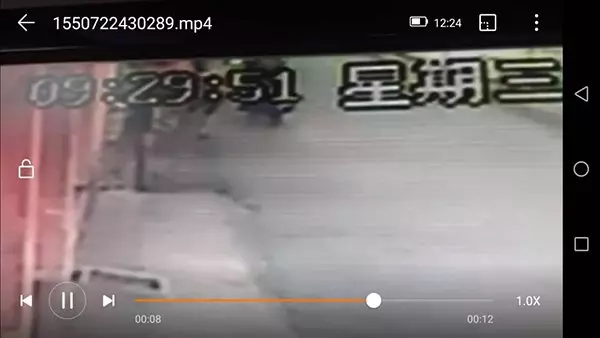 居鑾女子獨自走後巷,被兩名騎摩哆男子奪走5000令吉!