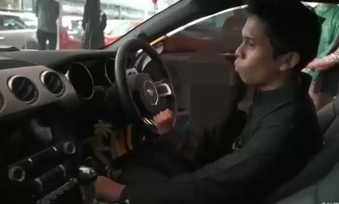 馬來網紅現金購買跑車,只為了給丈夫一個驚喜!