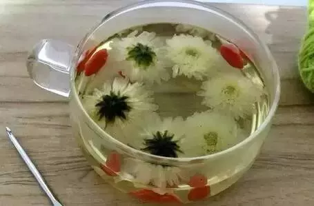 頭頂有個「長壽穴」,每天拍打三分鐘,兩眼不花用到老! 比吃藥還管用哦!