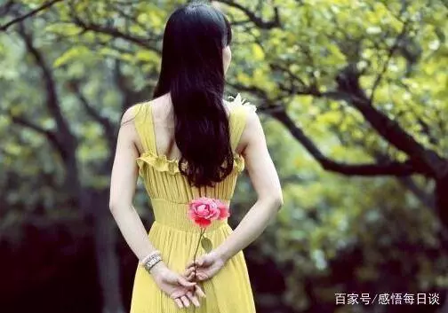 結婚前一天,父親的公司宣布破產,看到未婚妻的做法,我紅了雙眼