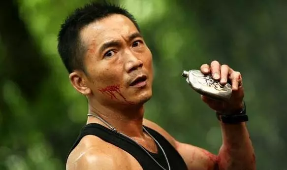 洪金寶唯一徒弟,武功好演技好卻一直不紅,娶了10大名模為妻!想不到他的老婆竟是「她」!