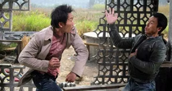 洪金寶唯一徒弟,武功好演技好卻一直不紅,娶了10大名模為妻!想不到他的老婆竟是「她」!