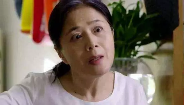 老公給婆婆一千生活費,婆婆說我白吃白住,老公的話婆婆啞口無言
