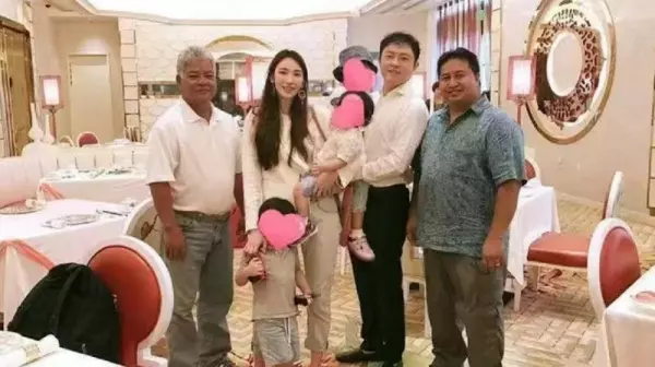 寵女無下限!吳佩慈女兒不到1歲「爽背12萬愛馬仕包」知情人士:她住的家宅比迪士尼更貴!