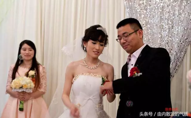 「結婚第二天,婆婆神秘兮兮的讓我去她房間,我羞紅了臉」