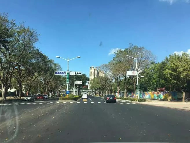 不只路平 網友秀高雄「藍天」照笑:綠綠 又要崩潰了