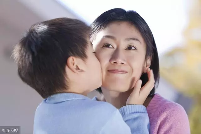 我生了兒子,老公和我離了婚,如今前夫想認親,兒子說你不配