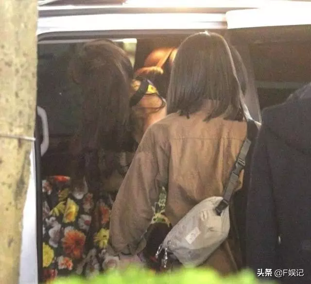 7分鐘變裝!44歲林志玲參加聚會少女感爆棚,與閨蜜們合影好似兩代人!