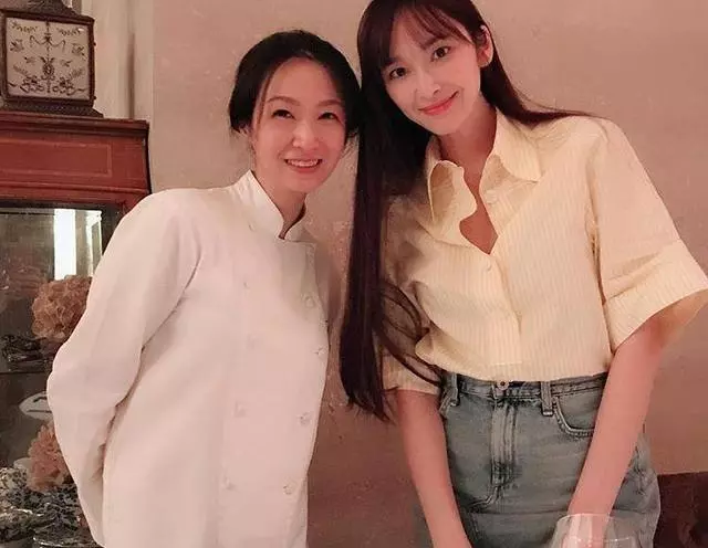 吳佩慈女兒「不到1歲就背12萬愛馬仕」,住價值203億的城堡!