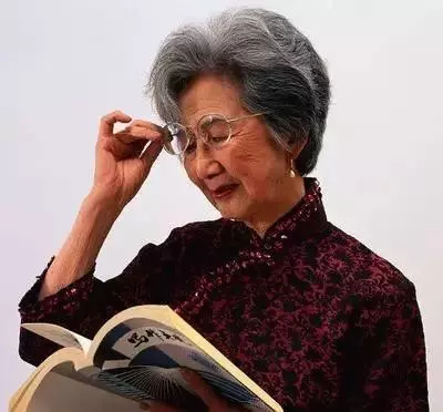 甩掉老花眼的偏方,再小的字都能看見,老人都需要