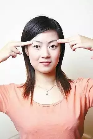 甩掉老花眼的偏方,再小的字都能看見,老人都需要