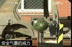 美國兒童科學會：乘車時千萬別把孩子抱在懷裡