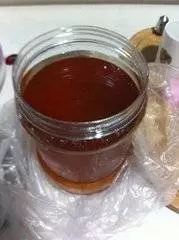 這種飲料叫【紅棗酵素】,在家自己做,簡單自製,經常喝治腰痛,喝出好氣色
