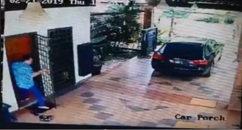 太猖狂了! 7匪闖屋打搶不成 猛刺屋主車輪泄恨