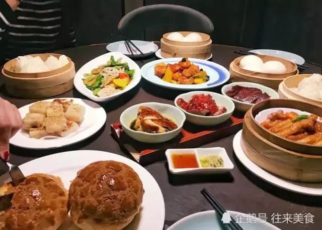 成龍餐廳生意火爆!看到菜單價格後,網友直呼:想要不火都難!
