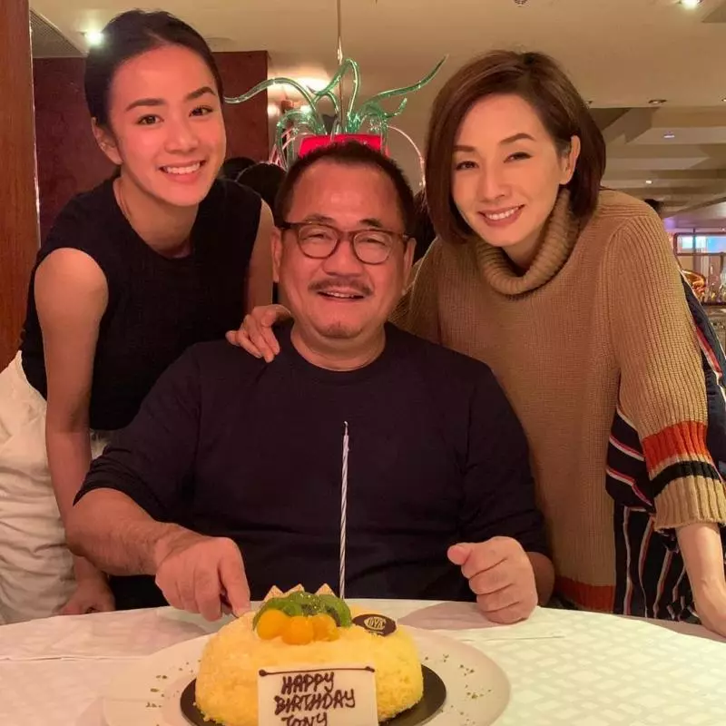 真系好靚女啊!毛舜筠大女兒罕見出鏡❤標緻五官,甜美笑容超吸精!網民大讚最自帶仙氣星二代!