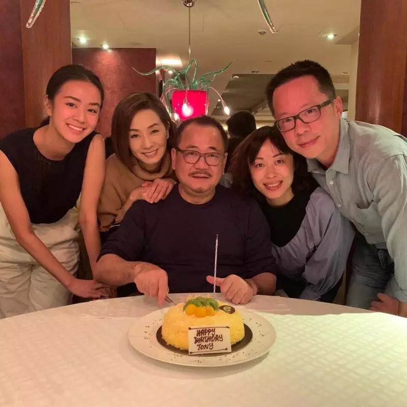 真系好靚女啊!毛舜筠大女兒罕見出鏡❤標緻五官,甜美笑容超吸精!網民大讚最自帶仙氣星二代!