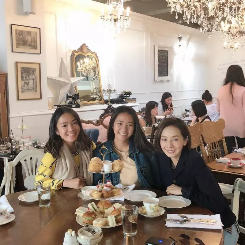 真系好靚女啊!毛舜筠大女兒罕見出鏡❤標緻五官,甜美笑容超吸精!網民大讚最自帶仙氣星二代!