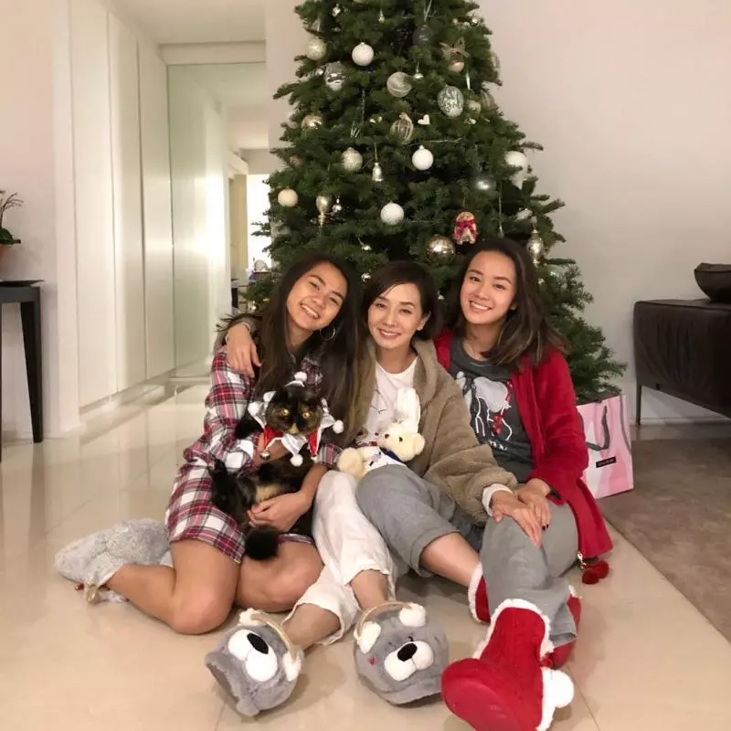 真系好靚女啊!毛舜筠大女兒罕見出鏡❤標緻五官,甜美笑容超吸精!網民大讚最自帶仙氣星二代!