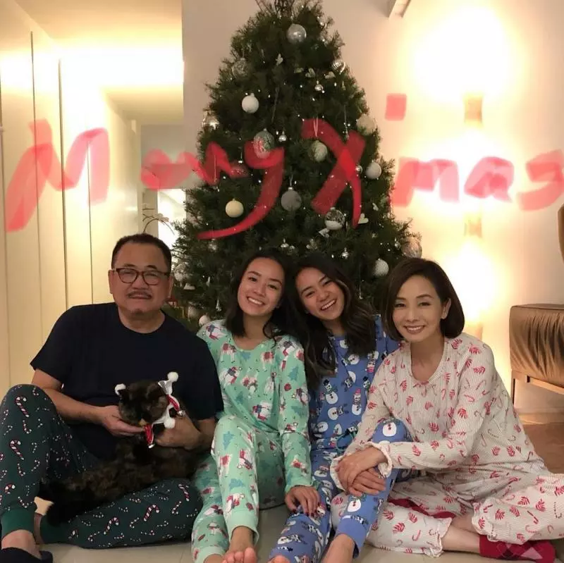 真系好靚女啊!毛舜筠大女兒罕見出鏡❤標緻五官,甜美笑容超吸精!網民大讚最自帶仙氣星二代!