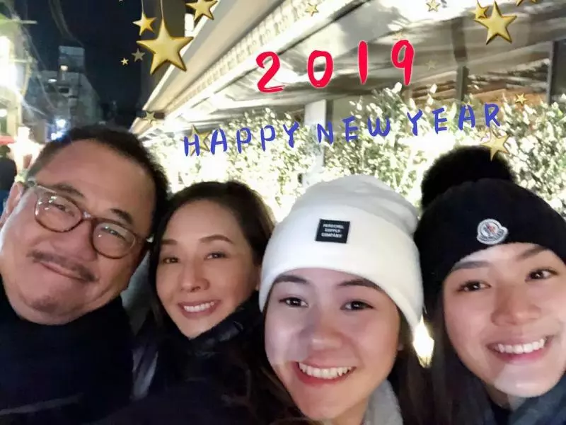 真系好靚女啊!毛舜筠大女兒罕見出鏡❤標緻五官,甜美笑容超吸精!網民大讚最自帶仙氣星二代!