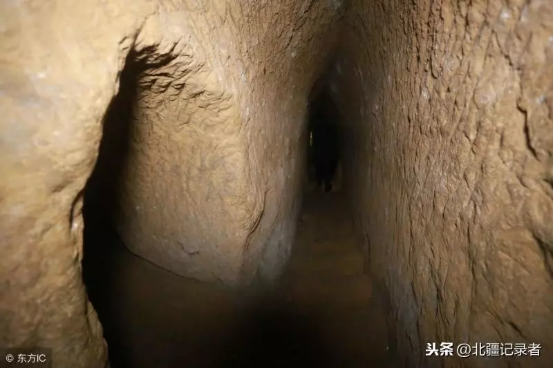 為了一家老小,農村老漢不惜「挖地千尺」,7年後全村人都對他刮目相看!