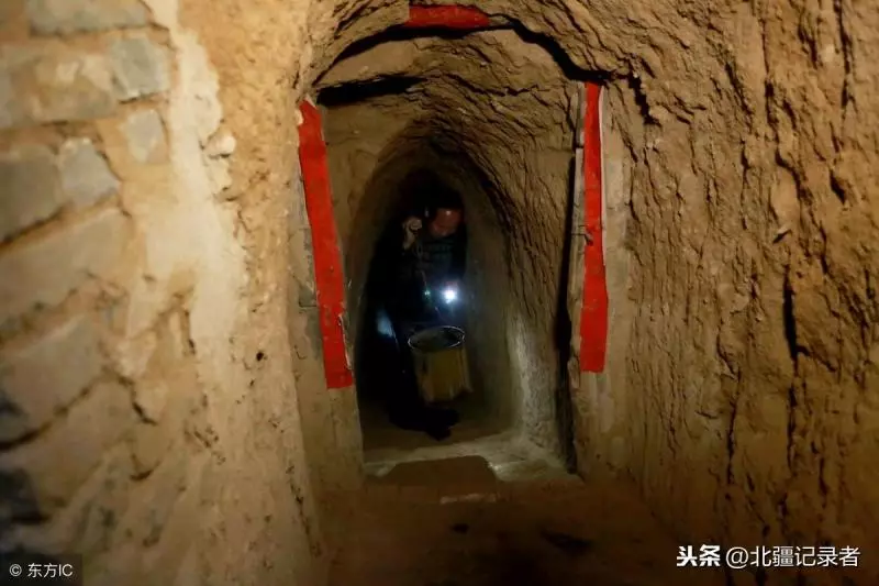 為了一家老小,農村老漢不惜「挖地千尺」,7年後全村人都對他刮目相看!