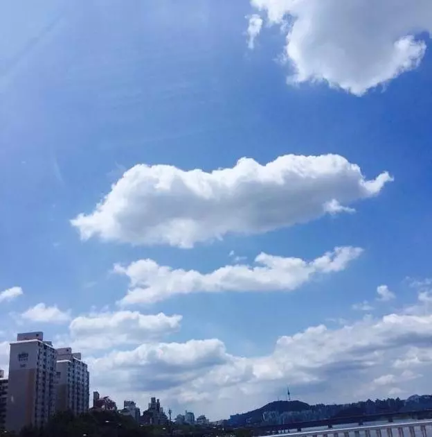 27歲的邊伯賢,乾的事情卻是3歲孩子行為,愛麗懷疑伯賢年齡造假