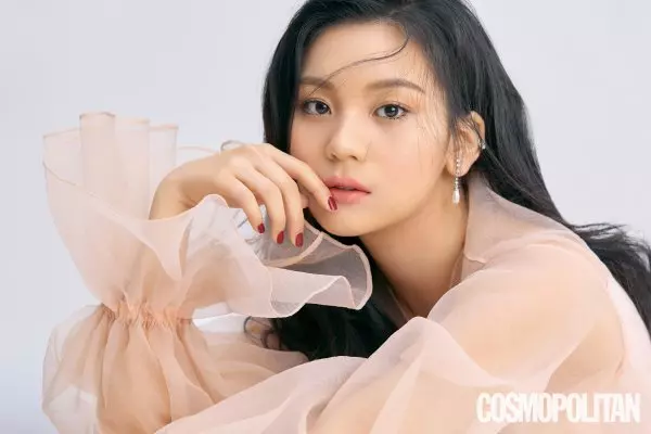 [GFRIEND][分享]190222 時尚感十足！嚴智登《Cosmopolitan》三月刊畫報