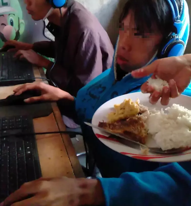 連打48hr!男童成電玩喪屍 溺愛媽徒手餵食:吃一下吧