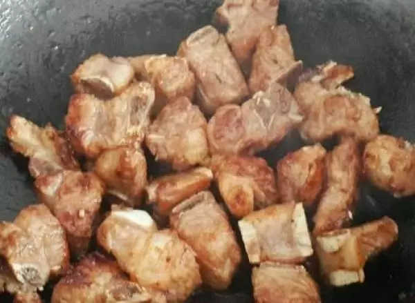 做糖醋排骨,糖和醋哪個先放?順序對了,酸甜入味十分好吃