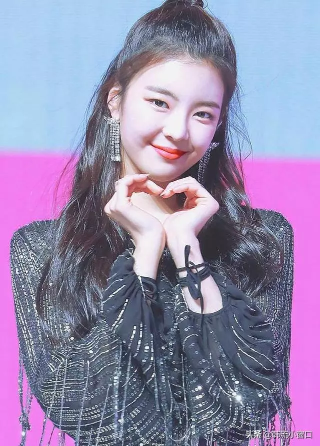 假裝忙內的TWICE,和假裝大姐的ITZY!誰才是JYP的忙內團?