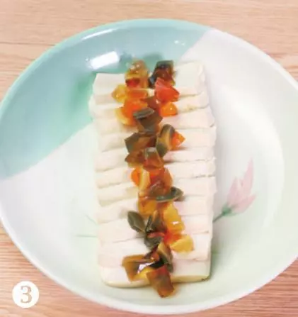 皮蛋拌豆腐新鮮嫩滑,唇齒留香,想要好吃關鍵在調汁,快來學學