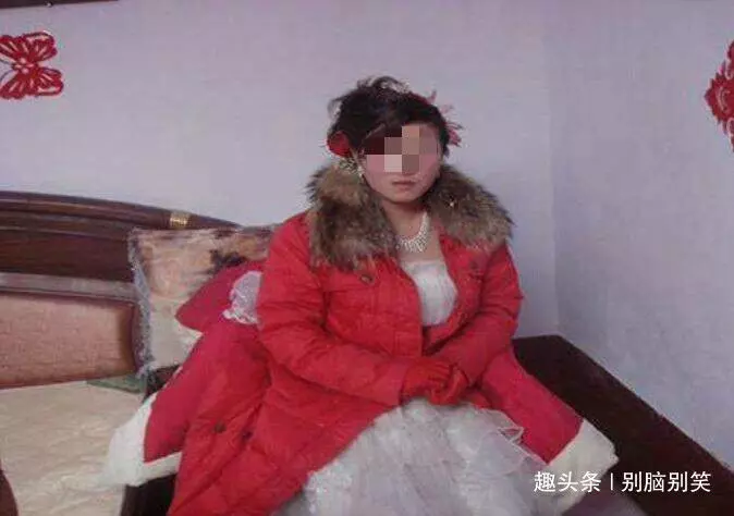 新婚夜新娘被前男友叫走,回來後精神失常,得知原因新郎上門感謝