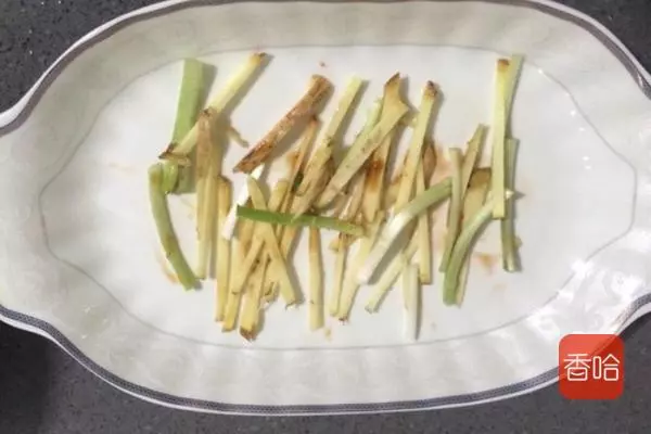 教你剁椒魚頭家常做法,香辣下飯,比飯店做的都好吃,湯汁都不放過