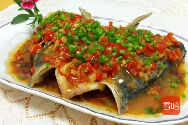 教你剁椒魚頭家常做法,香辣下飯,比飯店做的都好吃,湯汁都不放過
