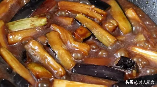 魚香茄子吃膩了,換種做法做茄子,蔥香濃郁,超下飯