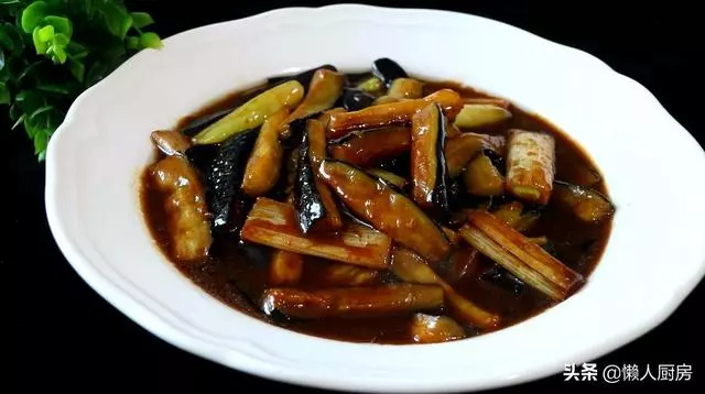 魚香茄子吃膩了,換種做法做茄子,蔥香濃郁,超下飯