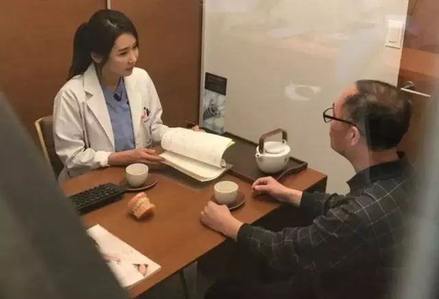 最強美魔女牙醫!50歲超正媽和女兒自拍「以為是姊妹」 私下「火辣S線照」曝光翻身人氣網紅!