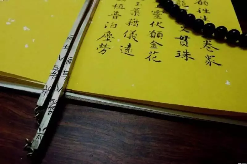 地藏經、心經可以晚上讀嗎?抄寫的經書如何安置?如何為先人超度?