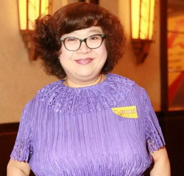 鄭少秋遇沈殿霞前已有個女兒,同父不同命,走在路上無人識