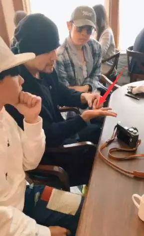被曝離婚後吳建豪首次現身,與周杰倫林俊傑相聚心情似乎不受影響