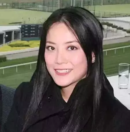 長相酷似王菲,陪在謝霆鋒身邊23年,8歲私生女顏值爆表