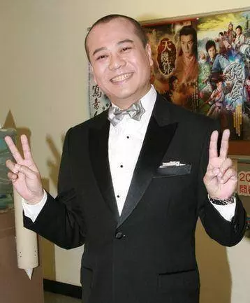 被賭王孫女倒追他卻渾然不知,婚後多年無子也很幸福