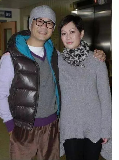 被賭王孫女倒追他卻渾然不知,婚後多年無子也很幸福