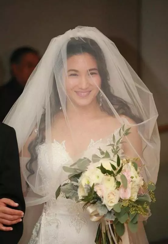 鄭佩佩女兒原子鏸大婚:朱茵、陳法蓉、蔡少芬、張晉等到場祝賀
