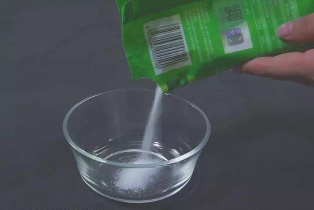 臉上長脂肪粒不要用手擠,教你3個小妙招,就能快速去除脂肪粒! !