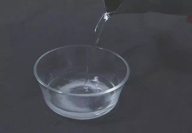 臉上長脂肪粒不要用手擠,教你3個小妙招,就能快速去除脂肪粒! !