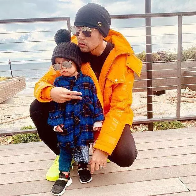 周杰倫曬與3歲兒子合照,父子嘴型相似度百分百,粉絲卻很有意見