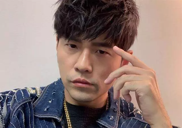 周杰倫曬與3歲兒子合照,父子嘴型相似度百分百,粉絲卻很有意見